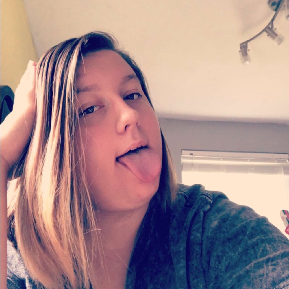 Meet your Posher, Adrianna